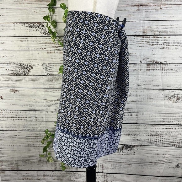 Charter Club Skirt size 10 Navy blue Purple Straight Knee Stretch Casual Career - Picture 7 of 10